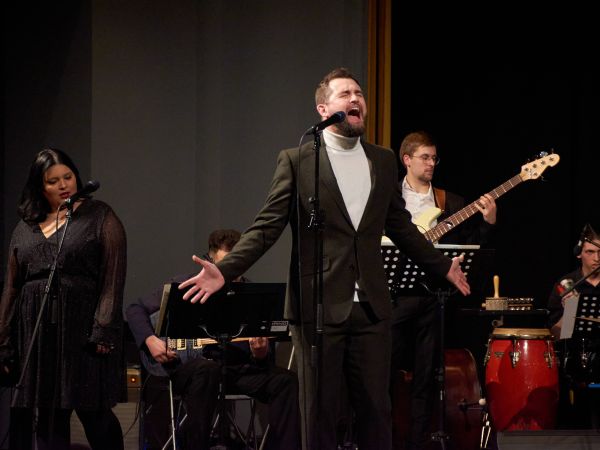 NA RADOST BJELOVARČANA, MATIJA CVEK I BIG BAND BJELOVAR OVOGODIŠNJI ADVENT UČINILI GLAZBENOM ČAROLIJOM