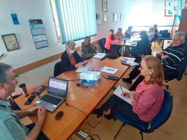 ČLANOVI UTIB-A U DIGITALNOM UREDU ZA E-GRAĐANE POSTAJU STRUČNJACI ZA PAMETNE TELEFONE ČLANOVI UTIB-A U DIGITALNOM UREDU ZA E-GRAĐANE POSTAJU STRUČNJACI ZA PAMETNE TELEFONE
