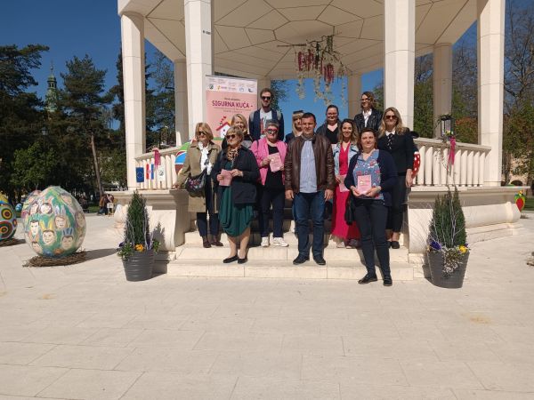 „Sigurna kuća- podizanje kvalitete psihosocijalne podrške i boravka“ projekt je kojim je opremljena Sigurna kuća i uspostavljena linija za pomoć žrtvama obiteljskog nasilja